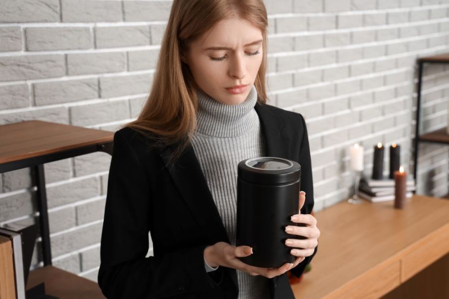 diferencia inhumacion y cremacion