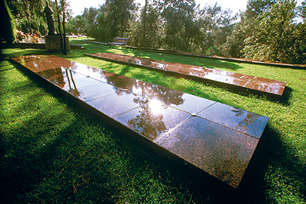 Cementerio Natural Roques Blanques