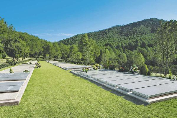 Cementerio Natural Roques Blanques