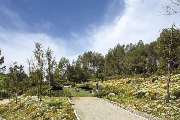 Cementerio Natural Roques Blanques