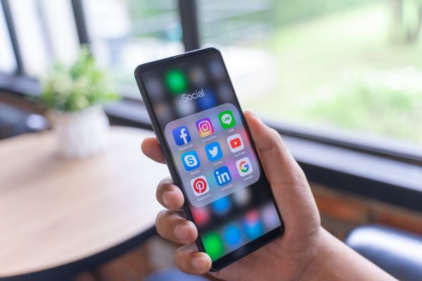 ¿Qué pasa con las redes sociales cuando fallece un ser querido?