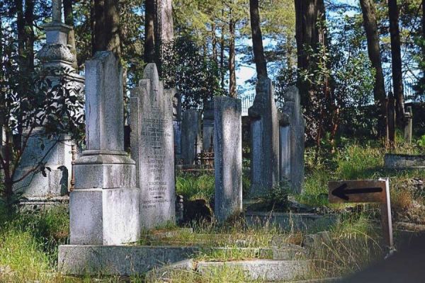 diferencia panteon y mausoleo